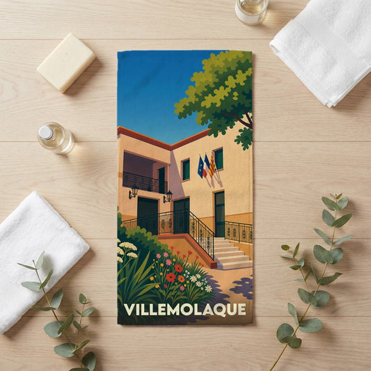 Serviette de bain souvenir de la ville de Villemolaque avec une illustration stylisée.