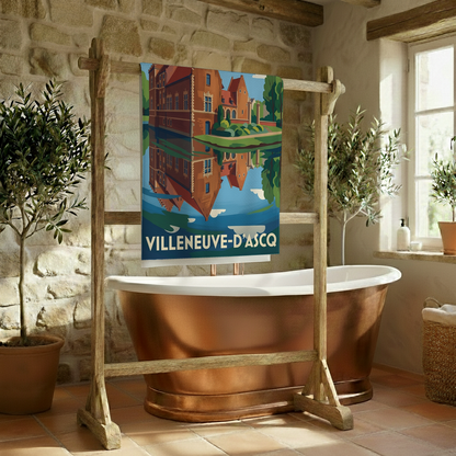 Serviette de bain souvenir de la ville de Villeneuve-d'Ascq avec une illustration stylisée d'un château et de son reflet.