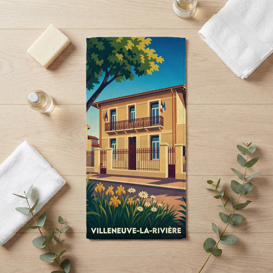 Serviette de bain souvenir de la ville de Villeneuve-la-Rivière avec une illustration stylisée.