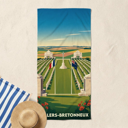 Serviette de bain souvenir de Villers-Bretonneux illustrant le mémorial national australien dans un style vintage.