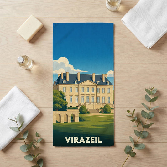 Serviette de bain souvenir de la ville de Virazeil avec une illustration stylisée d'un château.