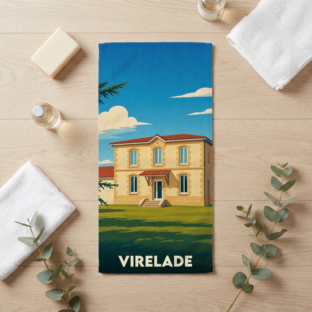 Serviette de bain souvenir de la ville de Virelade avec une illustration stylisée d'une maison traditionnelle.