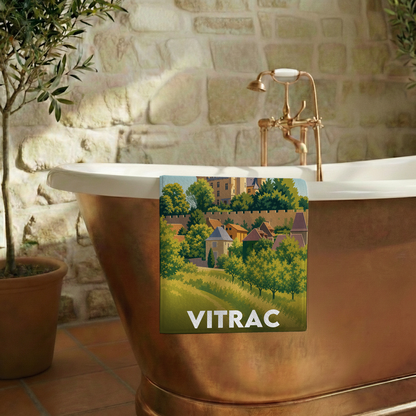 Serviette de bain souvenir de la ville de Vitrac avec une illustration stylisée.