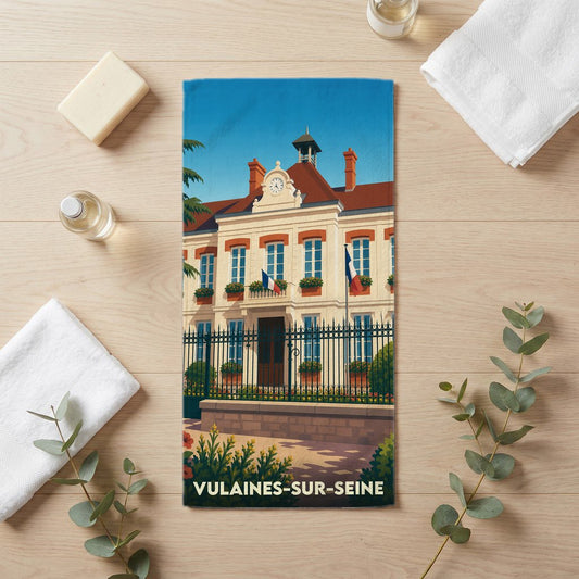 Serviette de bain souvenir de la ville de Vulaines-sur-Seine avec une illustration stylisée de sa mairie.