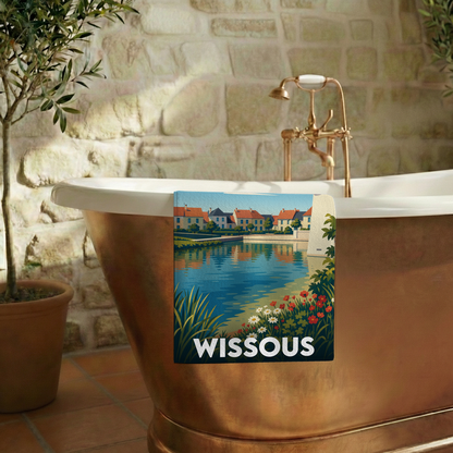 Serviette de bain souvenir de la ville de Wissous avec une illustration stylisée d'un paysage aquatique.