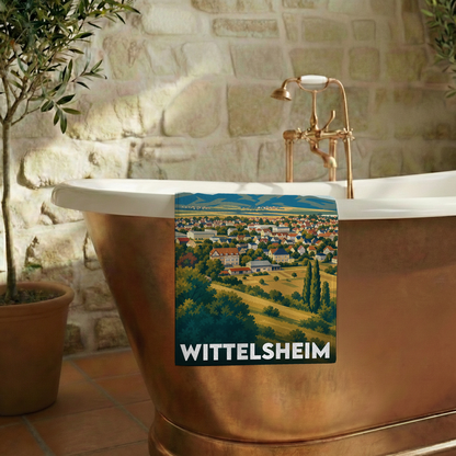 Serviette de bain souvenir de la ville de Wittelsheim avec une illustration stylisée de son paysage urbain.