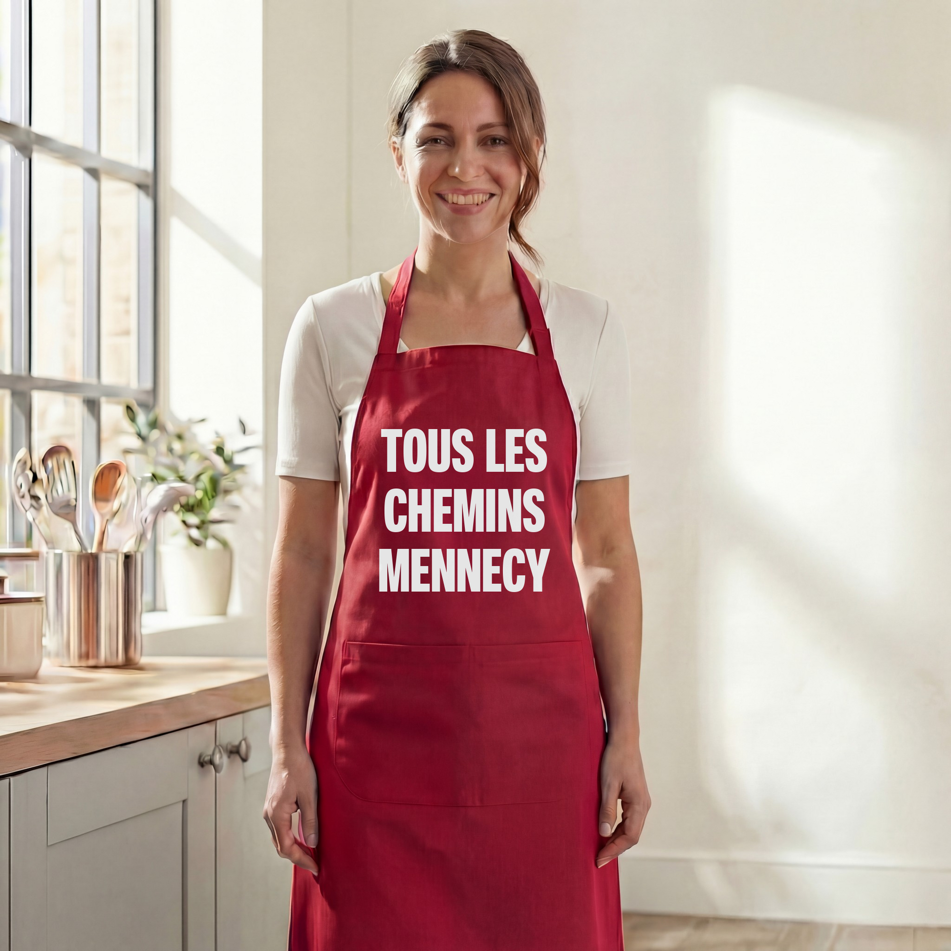 Tablier de cuisine rouge souvenir de la ville de Mennecy avec l'inscription "Tous les chemins Mennecy".
