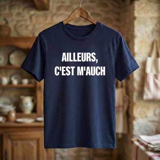Tee-shirt souvenir de la ville de Auch avec l'inscription humoristique « Ailleurs, c'est M'Auch ».