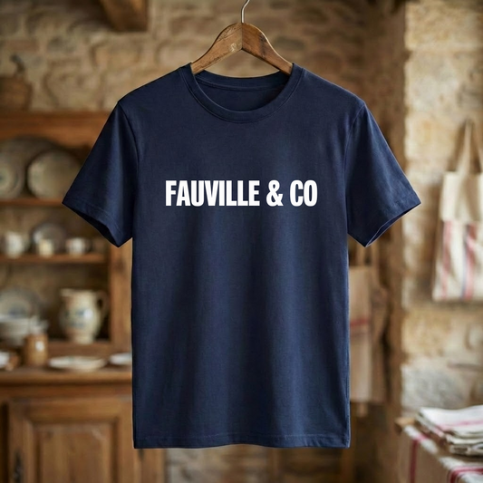 Tee-shirt souvenir de la ville de Fauville-en-Caux arborant l'inscription "FAUVILLE & CO".