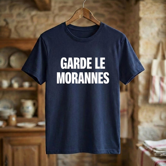 T-shirt bleu marine souvenir de la ville de Morannes avec l'inscription blanche "GARDE LE MORANNES".