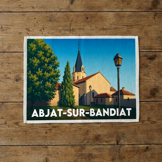 Torchon souvenir de la ville d'Abjat-sur-Bandiat avec une illustration stylisée de son église.