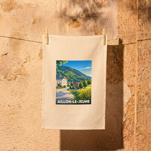 Torchon souvenir de la ville d'Aillon-le-Jeune avec une illustration stylisée de son paysage montagneux.