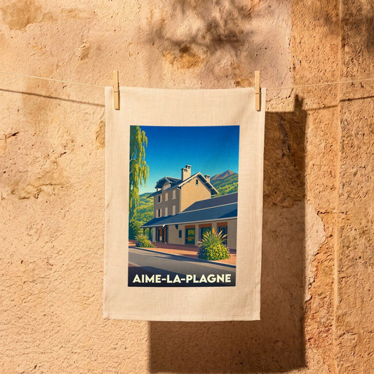 Torchon souvenir de la ville d'Aime-la-Plagne avec une illustration stylisée.