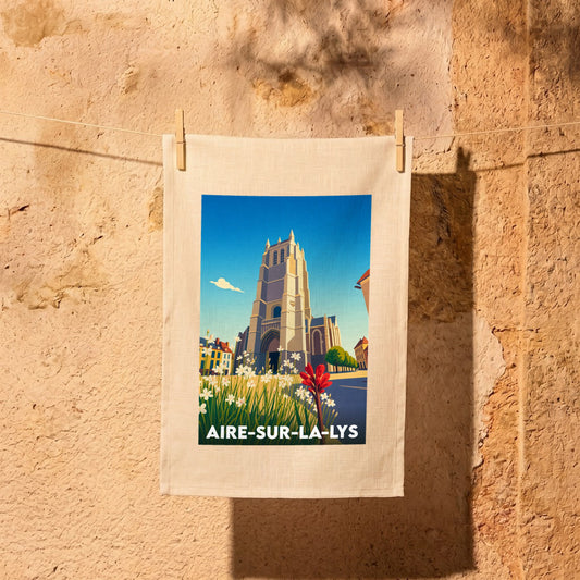 Torchon souvenir de la ville d'Aire-sur-la-Lys avec une illustration stylisée de son église et de son centre historique.