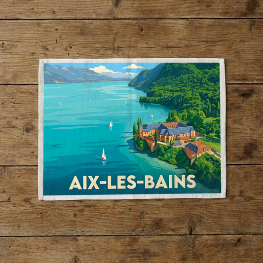 Torchon souvenir de la ville d'Aix-les-Bains avec une illustration stylisée du lac et de l'abbaye.