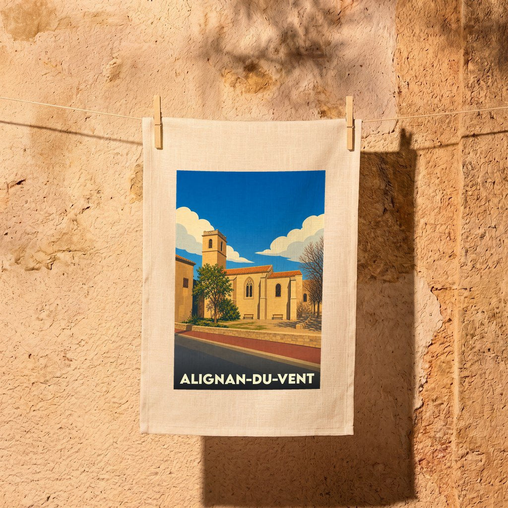 Torchon souvenir de la ville d'Alignan-du-vent avec une illustration stylisée de son église sous un ciel bleu.