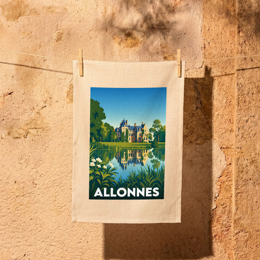 Torchon souvenir de la ville d'Allonnes avec une illustration stylisée d'un château se reflétant dans l'eau.