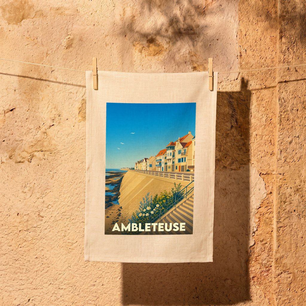 Torchon souvenir de la ville d'Ambleteuse orné d'une illustration stylisée de son front de mer.