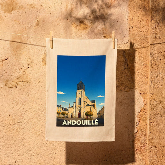 Torchon souvenir de la ville d'Andouillé avec une illustration stylisée de son église.
