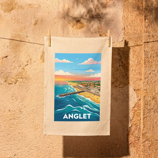 Torchon souvenir de la ville d'Anglet avec une illustration stylisée de son littoral.