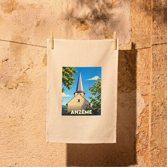 Torchon souvenir de la ville d'Anzême avec une illustration stylisée de son église.