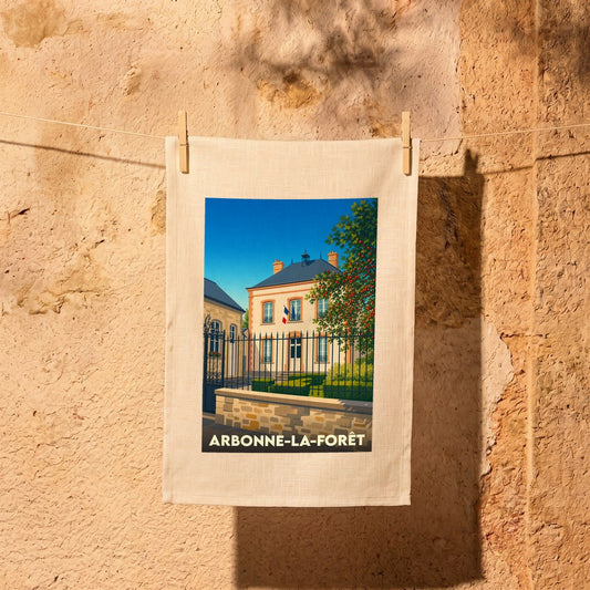 Torchon souvenir de la ville d'Arbonne-la-Forêt avec une illustration stylisée d'un bâtiment municipal.