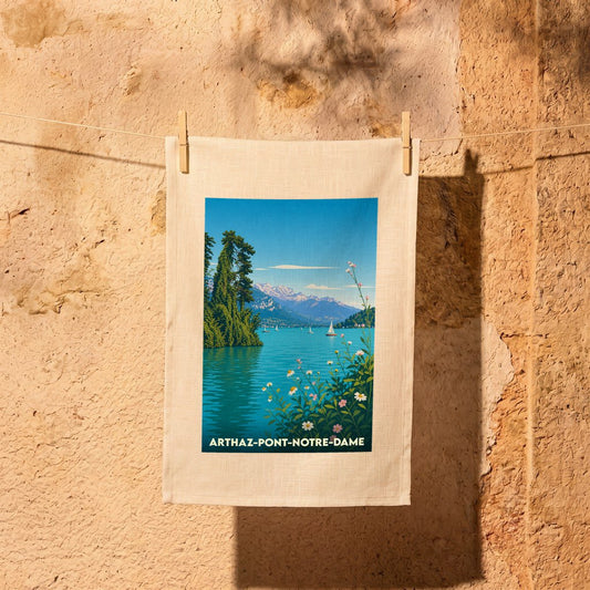 Torchon souvenir de la ville de Arthaz-Pont-Notre-Dame avec une illustration stylisée d'un lac de montagne.