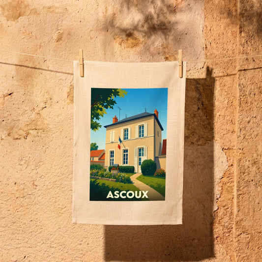 Torchon souvenir de la ville d'Ascoux orné d'une illustration stylisée représentant une bâtisse typique sous un ciel bleu.