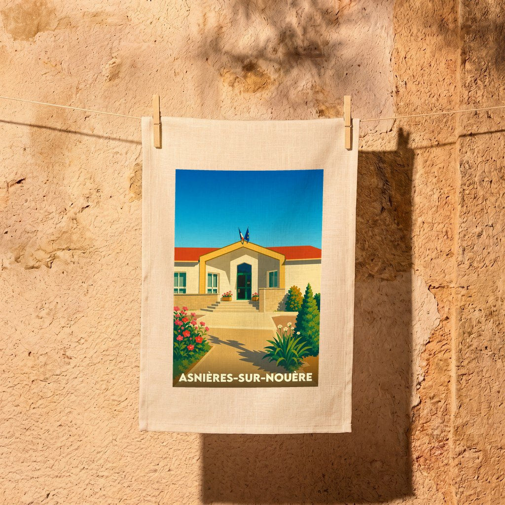 Torchon souvenir de la ville d'Asnières-sur-Nouère avec une illustration stylisée de sa mairie.