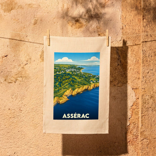 Torchon souvenir de la ville d'Assérac illustré d'un paysage côtier stylisé.