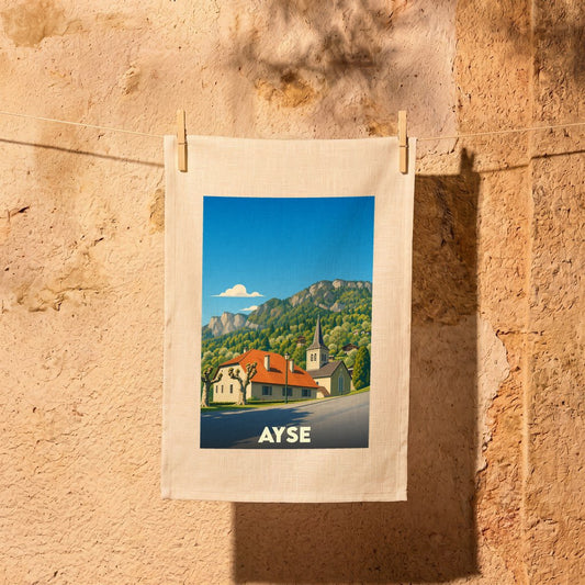 Torchon souvenir de la ville d'Ayse avec une illustration stylisée d'un paysage de montagne.