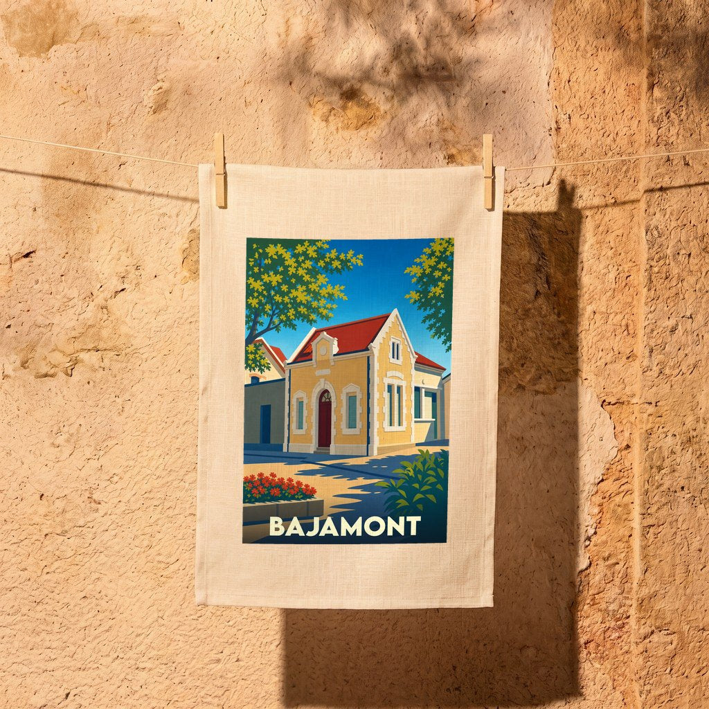 Torchon souvenir de la ville de Bajamont avec une illustration stylisée d'une maison ensoleillée.
