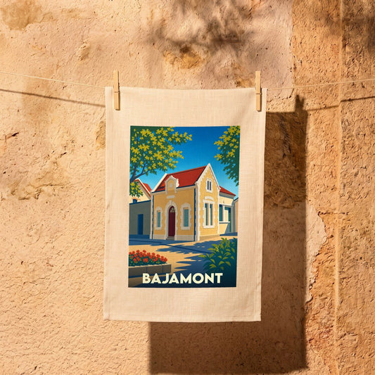 Torchon souvenir de la ville de Bajamont avec une illustration stylisée d'une maison ensoleillée.