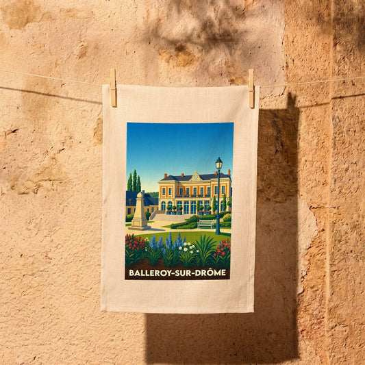 Torchon souvenir de la ville de Balleroy-sur-Drôme avec une illustration stylisée d'un château.