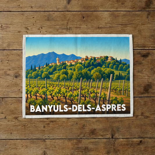 Torchon souvenir de Banyuls-dels-Aspres avec une illustration stylisée de ses vignobles et de son village.