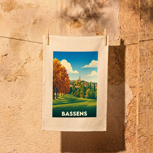 Torchon souvenir de la ville de Bassens illustré d'un paysage automnal stylisé.