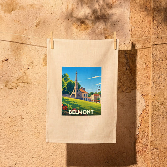 Torchon souvenir de la ville de Belmont avec une illustration stylisée de son clocher et de son paysage.