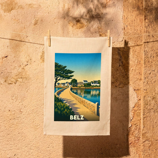Torchon souvenir de la ville de Belz avec une illustration stylisée d'un pont en pierre sur l'eau.