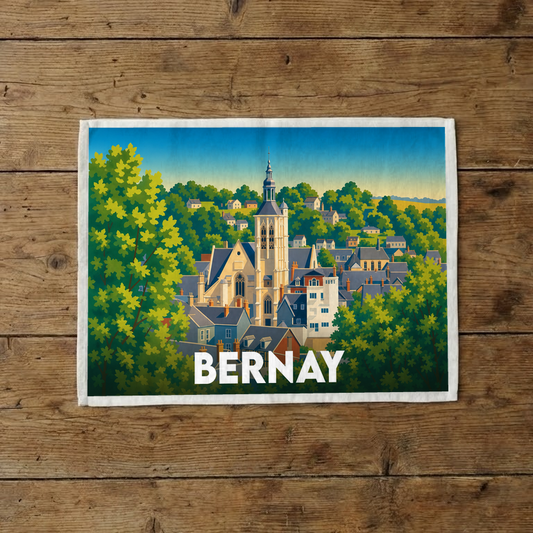 Torchon souvenir de la ville de Bernay avec une illustration stylisée de son église et de ses toits.