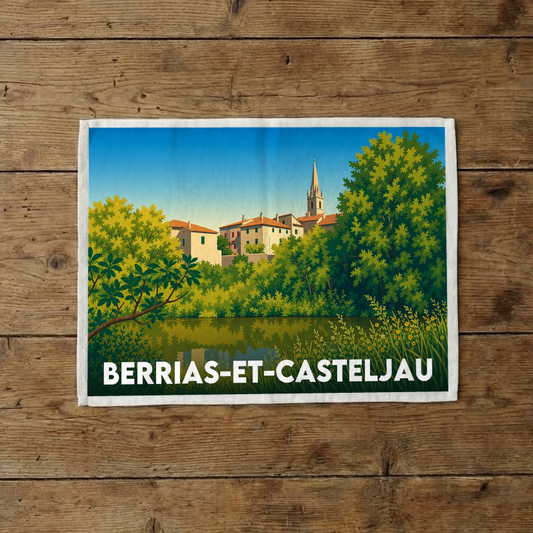 Torchon souvenir de la ville de Berrias-et-Casteljau avec une illustration paysagère stylisée.