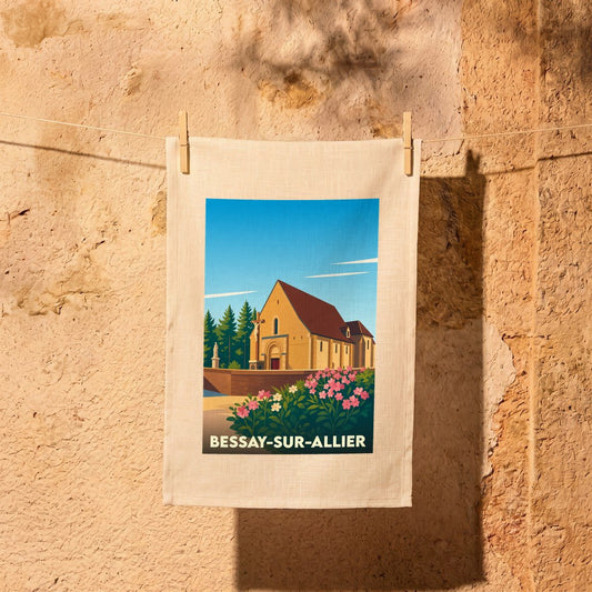 Torchon souvenir de la ville de Bessay-sur-Allier avec une illustration stylisée de son église.
