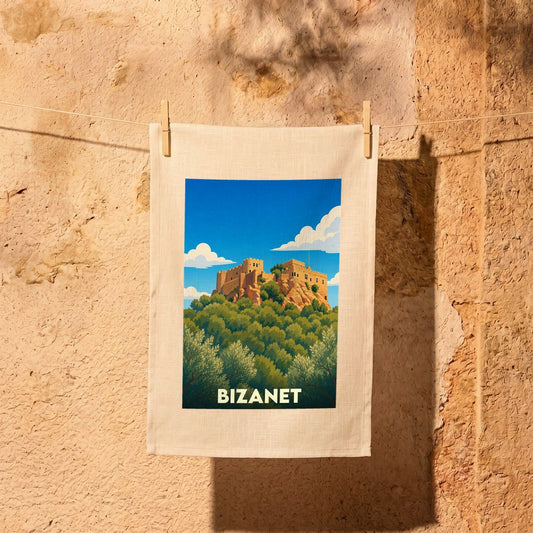 Torchon souvenir de la ville de Bizanet avec une illustration stylisée de son château.