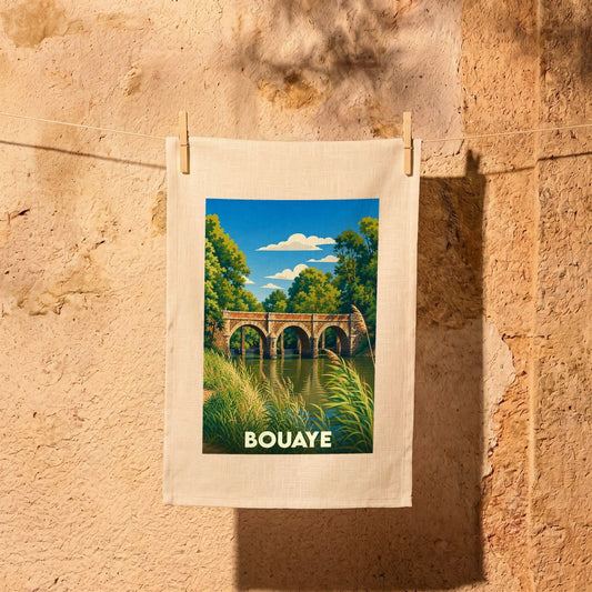 Torchon souvenir de la ville de Bouaye orné d'une illustration stylisée de son pont et de sa rivière.