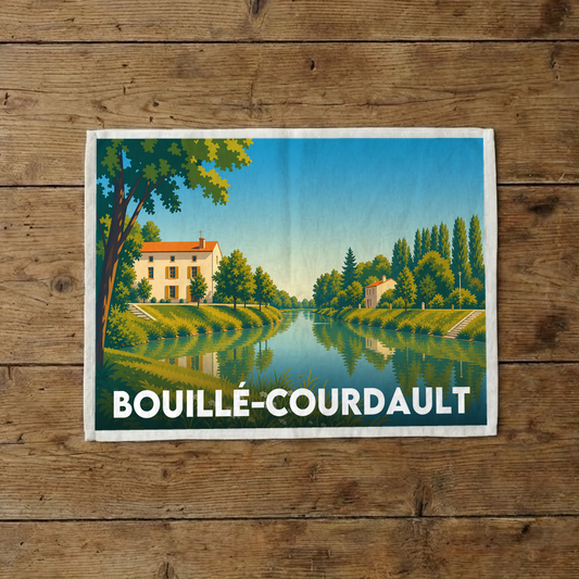 Torchon souvenir de la ville de Bouillé-Courdault avec une illustration paysagère stylisée.
