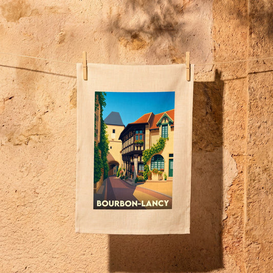 Torchon souvenir de la ville de Bourbon-Lancy avec une illustration colorée et stylisée d'une rue médiévale.