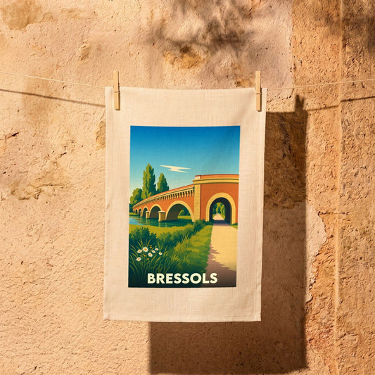 Torchon souvenir de la ville de Bressols orné d'une illustration stylisée de son pont et de ses paysages.