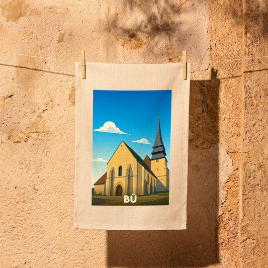Torchon souvenir de la ville de Bû arborant une illustration stylisée de son église sous un ciel bleu.