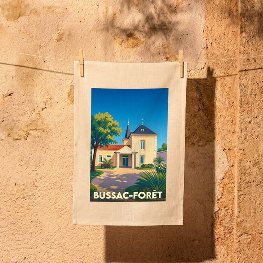 Torchon souvenir de la ville de Bussac-Forêt avec une illustration stylisée de sa mairie.