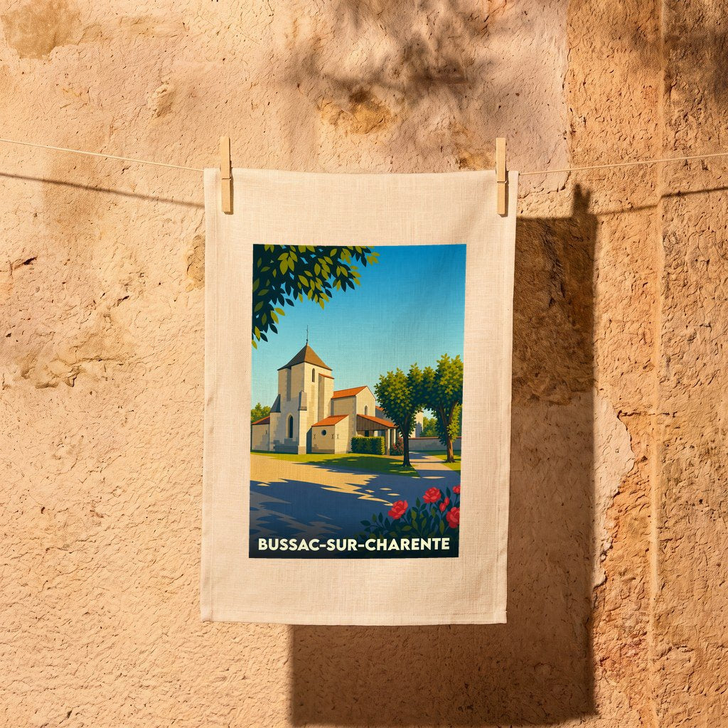 Torchon souvenir de la ville de Bussac-sur-Charente avec une illustration stylisée de son église.