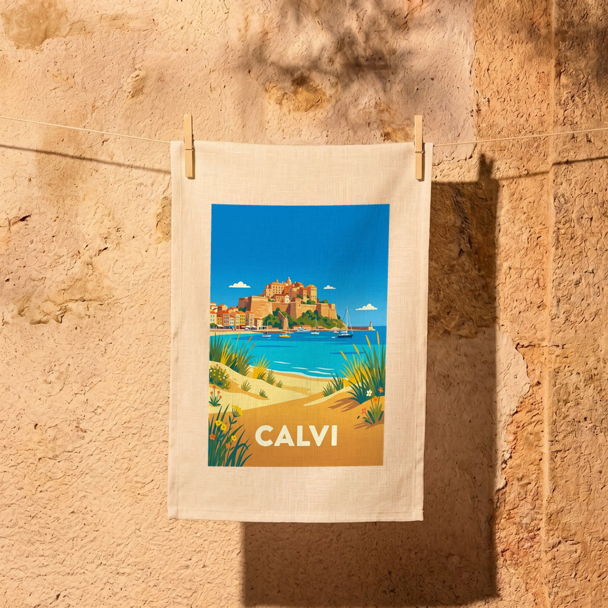 Torchon souvenir de la ville de Calvi avec une illustration stylisée.
